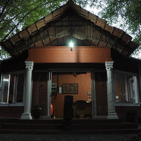 Sunbird Garden Resort Krishnagiri Phòng bức ảnh