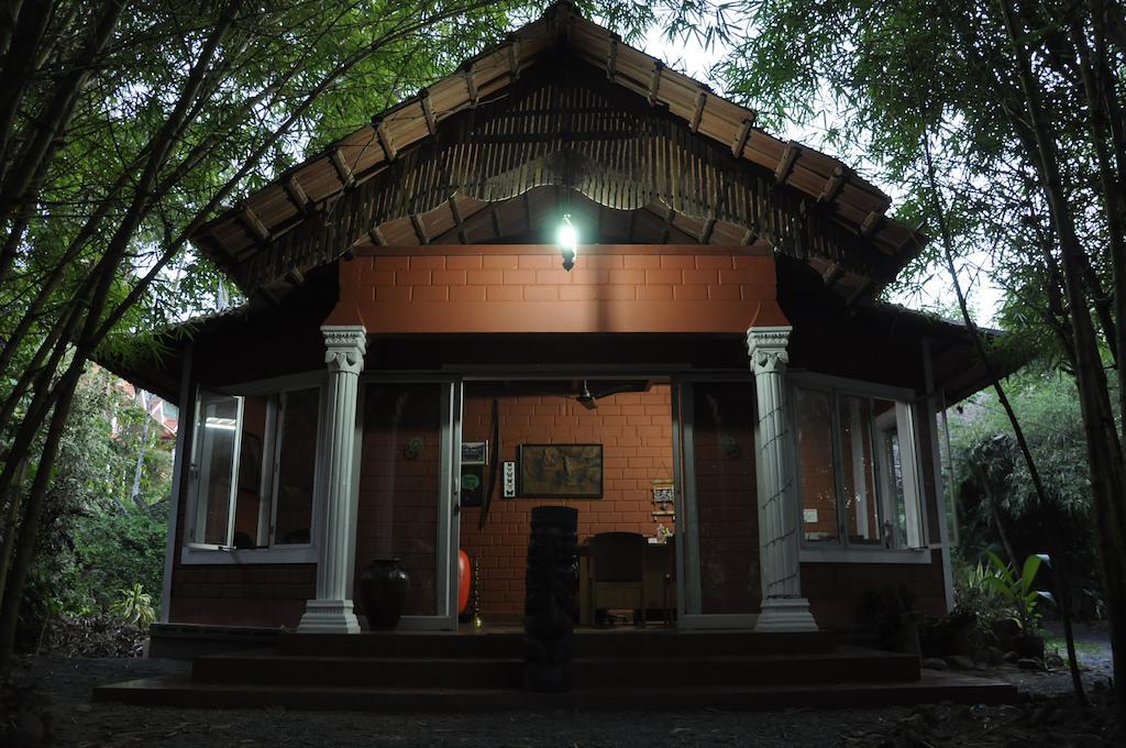 Sunbird Garden Resort Krishnagiri Phòng bức ảnh